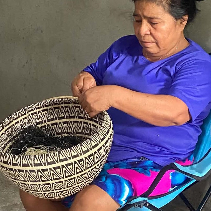 Argelida Donisabe, the weaver who made this piece