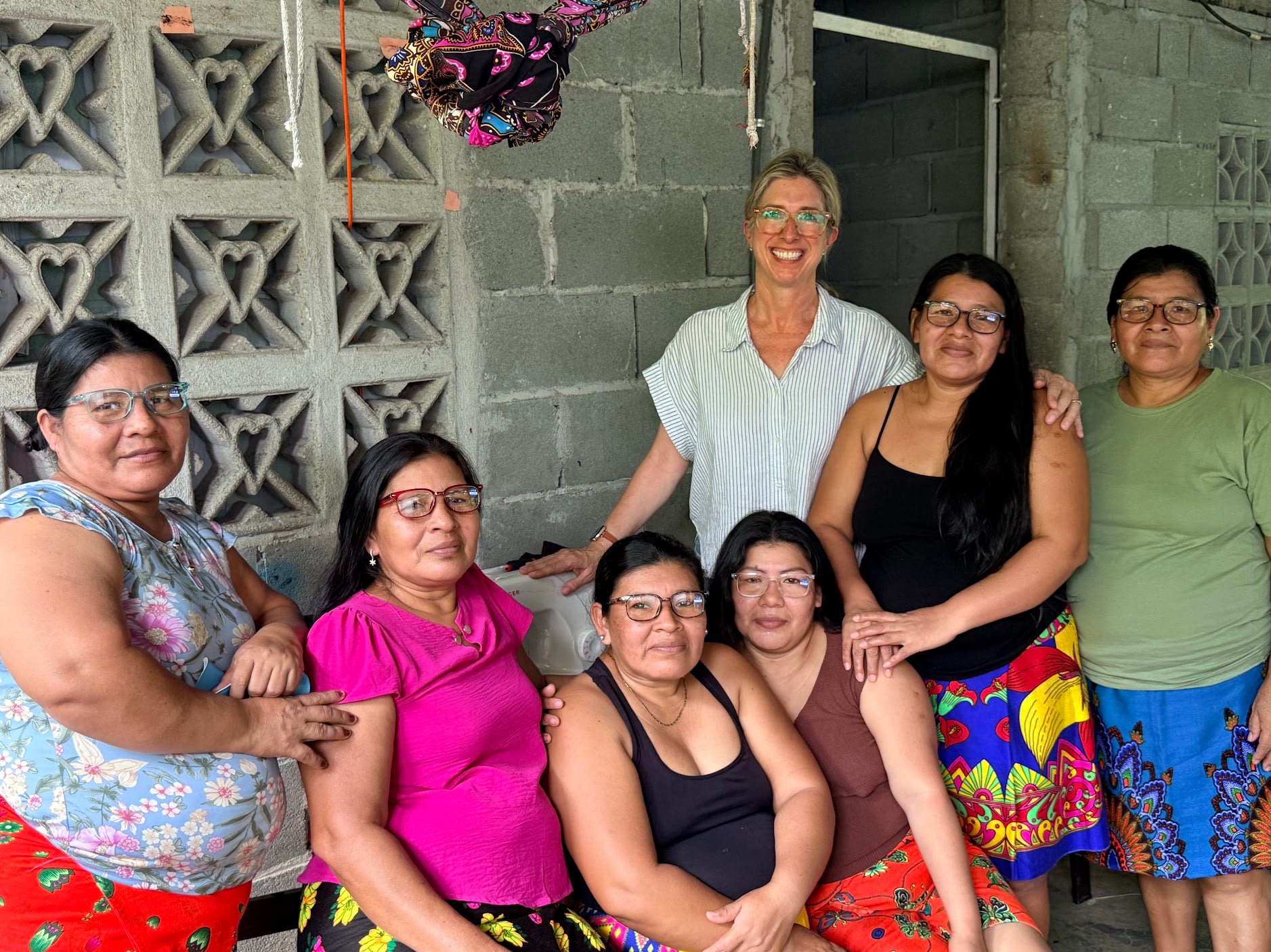 Jennifer Kuyper with Wounaan weavers in Darién, Panama