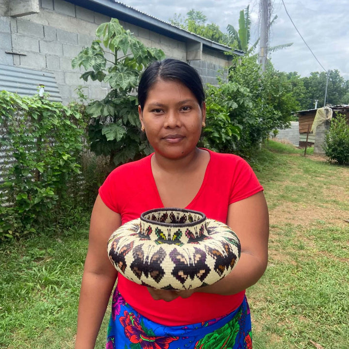 Ibeth Chamarra, the weaver who made this piece